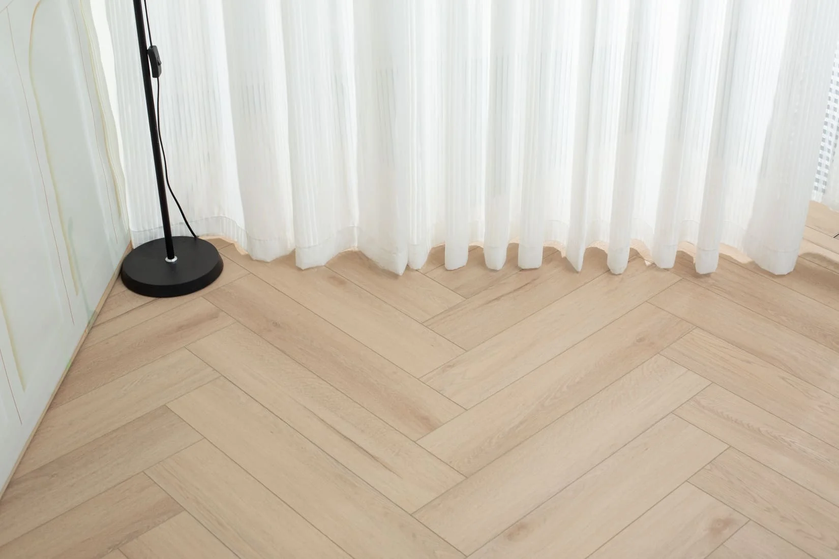 Плитка SPC "OneFloor" 3032 А,В  ЁЛКА (640*128*4 мм) — купить в Мурманске