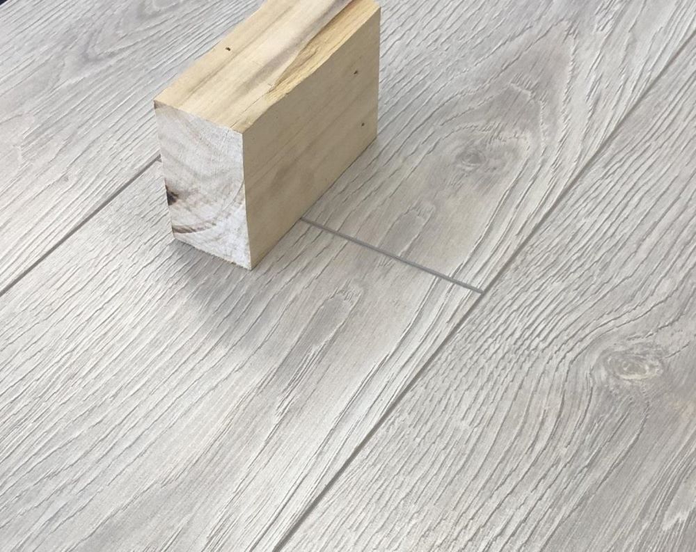 Ламинат "SunFloor" 8/32 4V Дуб Лайн 37 (1380*193*8 мм) — купить в Мурманске