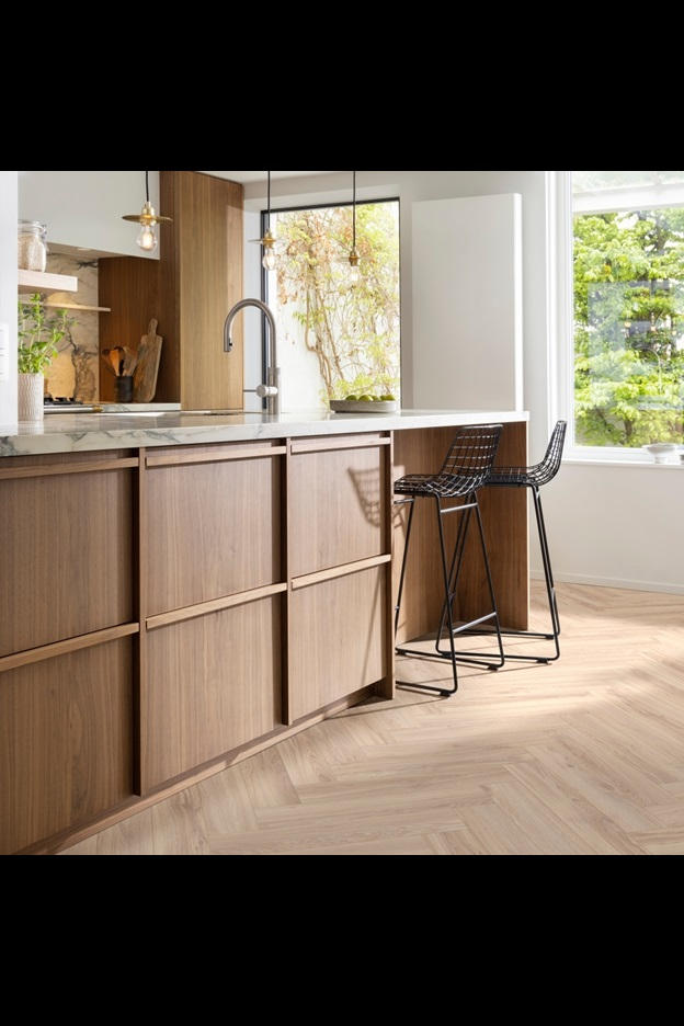 Замковая ПВХ плитка Blackjack Oak 22210 (630*126*6 мм) — купить в Мурманске