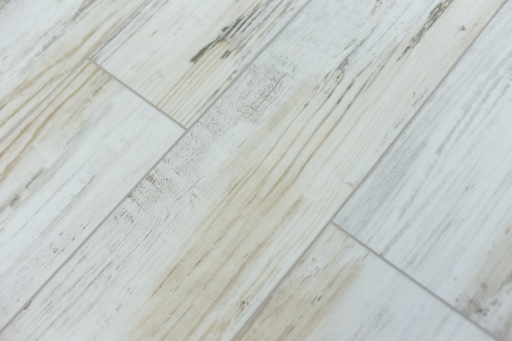 Замковая ПВХ плитка "Art Tile" Берёза Прованс (1220*152*5 мм) — купить в Мурманске